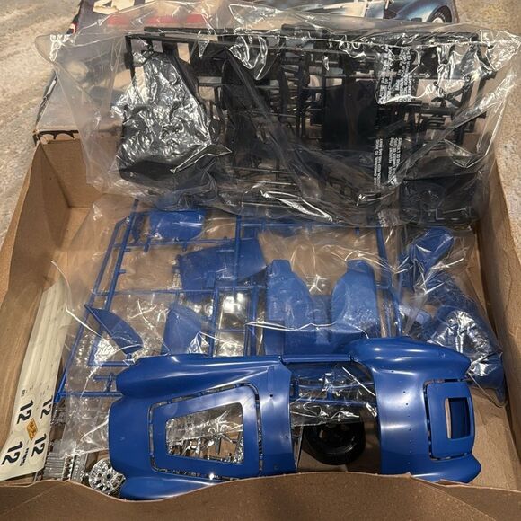 VTG MPC 1:16 Ford Cobra 427 Plastic Model Kit - new not put together  - open box - Picture 8 of 10